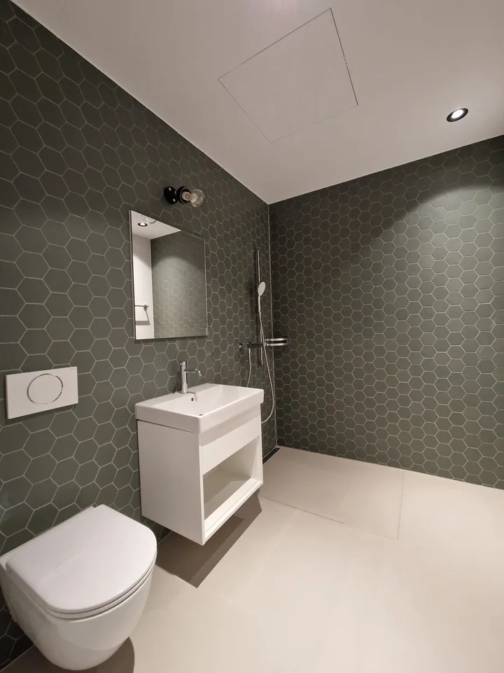 Loft moderno 3 locali con fascino industriale e vasca da bagno indipendente – foto 7 di 13