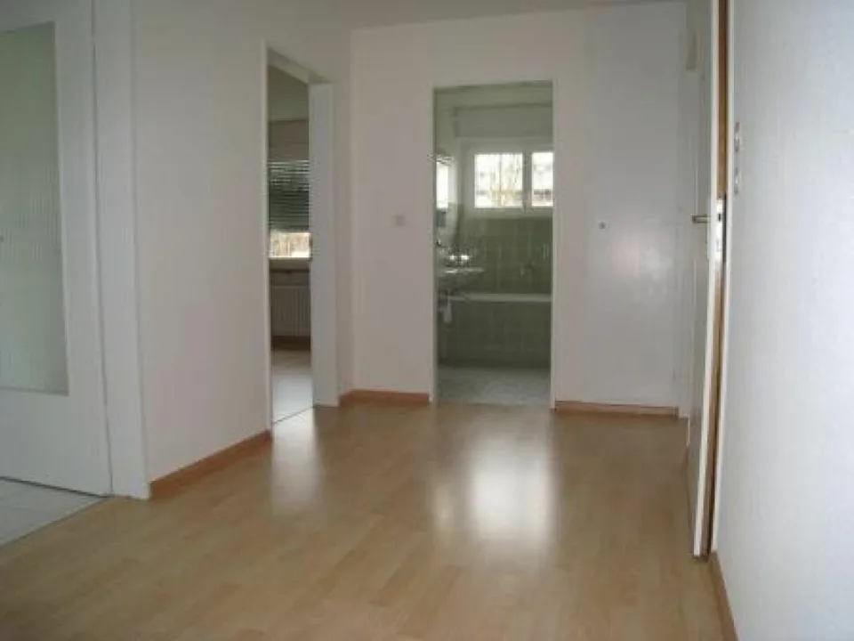 Appartement spacieux 3 pièces au cœur de Therwil - avec balcon et cheminée – photo 6 sur 8