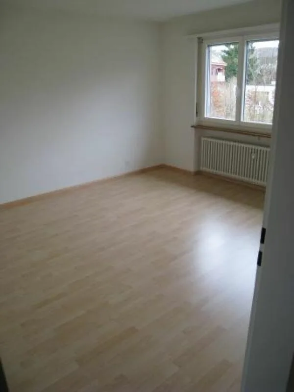 Appartement spacieux 3 pièces au cœur de Therwil - avec balcon et cheminée – photo 2 sur 8