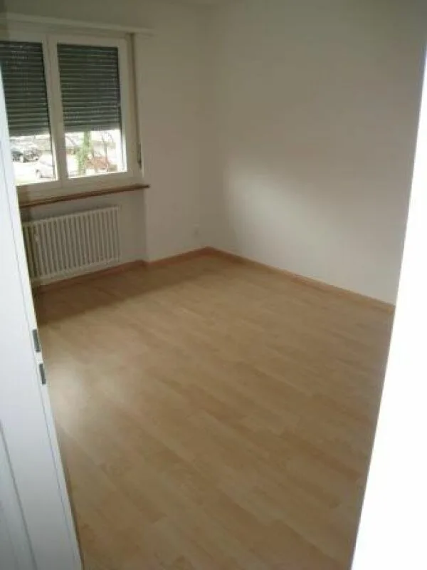 Appartement spacieux 3 pièces au cœur de Therwil - avec balcon et cheminée – photo 3 sur 8