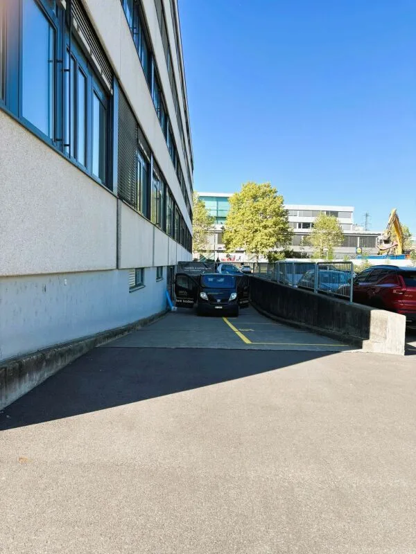 104 m² Lagerraum im 1. UG mit Anlieferungsrampe und Warenlift - Steinhausen – Foto 6 von 14