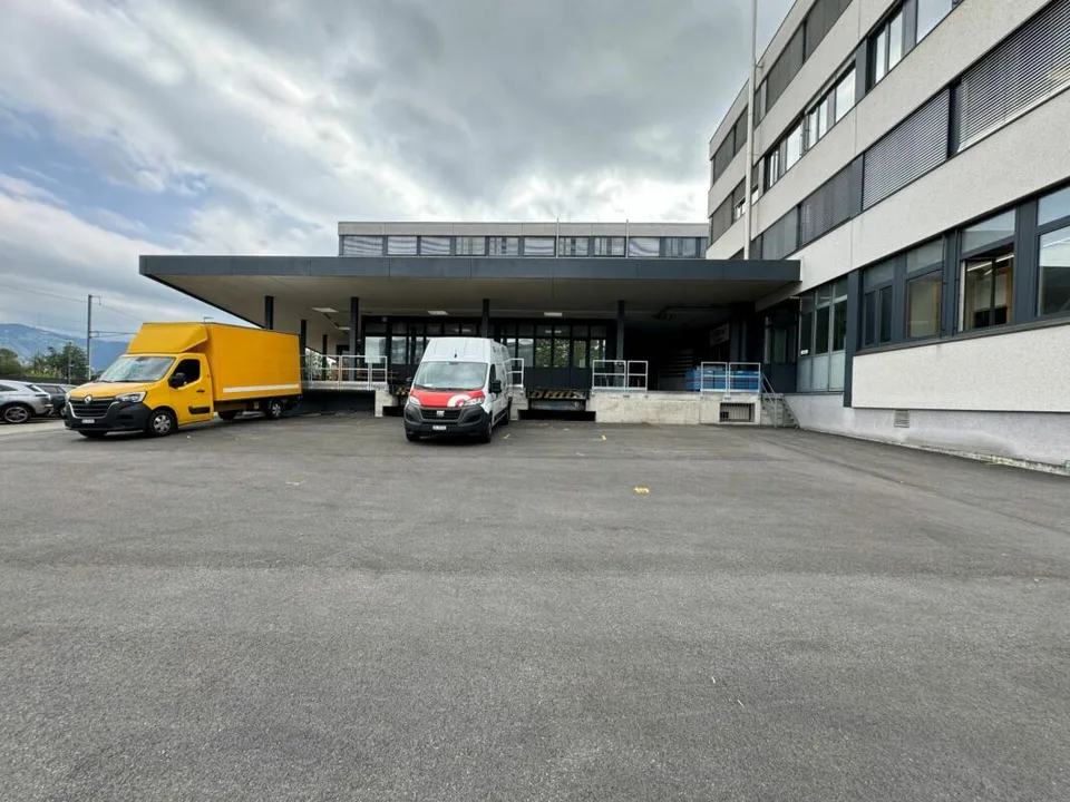 104 m² Lagerraum im 1. UG mit Anlieferungsrampe und Warenlift - Steinhausen – Foto 3 von 14