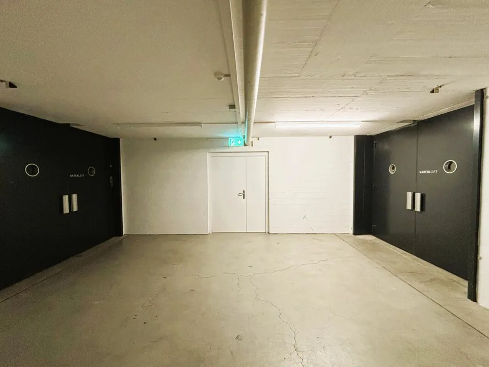 104 m² Lagerraum im 1. UG mit Anlieferungsrampe und Warenlift - Steinhausen – Foto 8 von 14