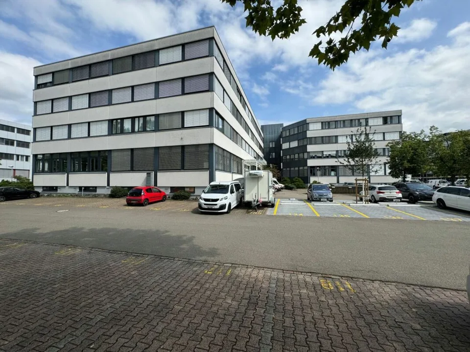 104 m² Lagerraum im 1. UG mit Anlieferungsrampe und Warenlift - Steinhausen – Foto 2 von 14