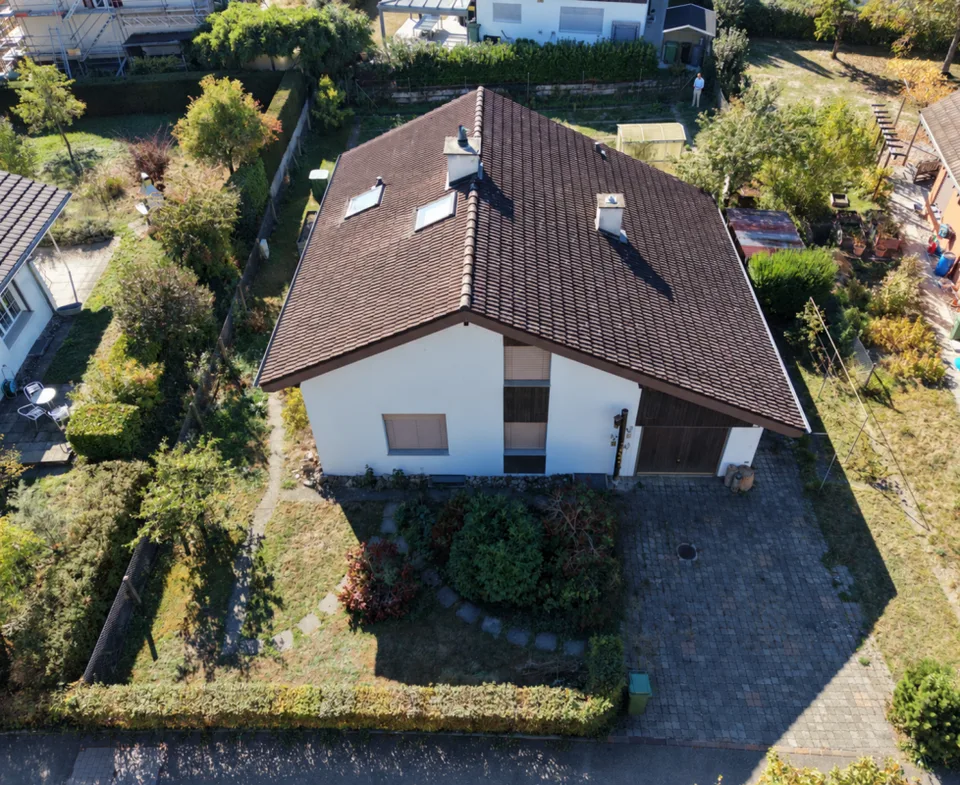 Leicht renovieren oder neu entwickeln - eine Liegenschaft, zwei Chancen – Foto 2 von 14