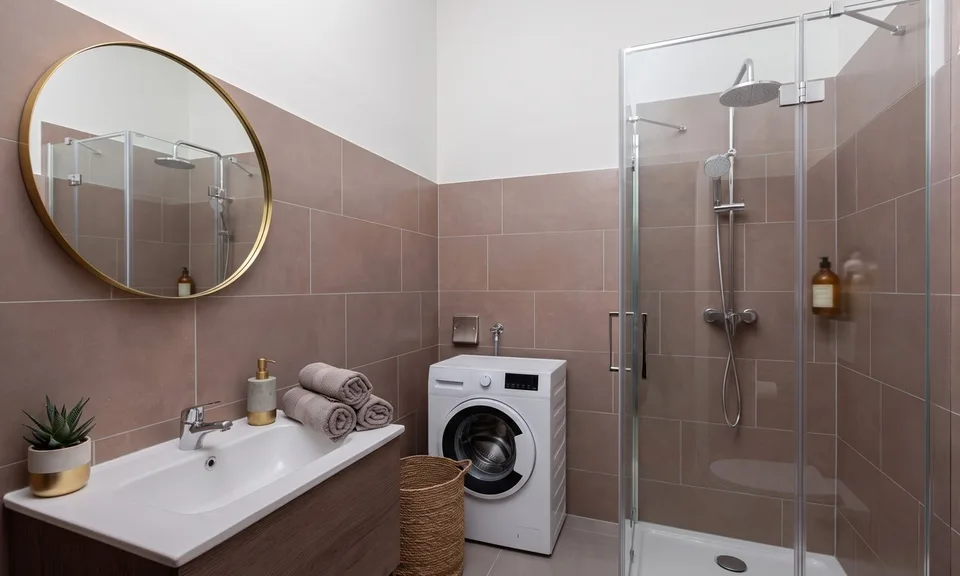 NOUVEAU ET ÉTONNANT APPARTEMENT DE TROIS PIÈCES AVEC COMBLES À BISSONE – photo 3 sur 7
