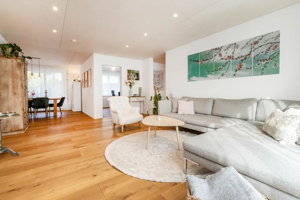 Appartement de jardin 4,5 pièces de haute qualité dans un quartier familial calme sans circulation – photo 3 sur 27