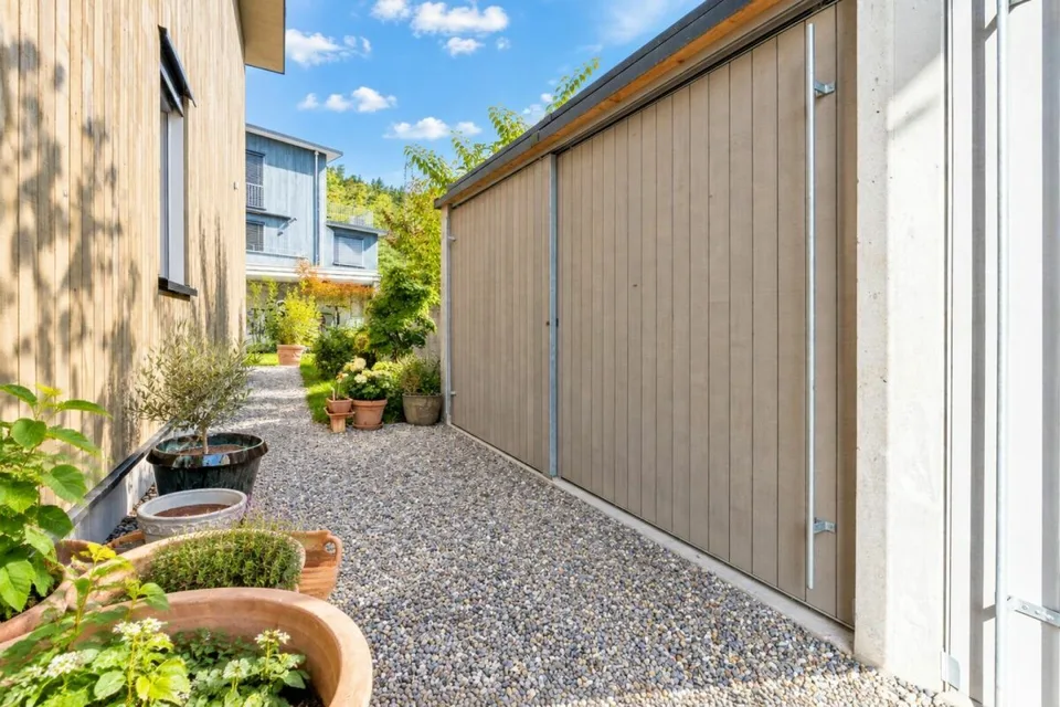 Appartement de jardin 4,5 pièces de haute qualité dans un quartier familial calme sans circulation – photo 20 sur 27