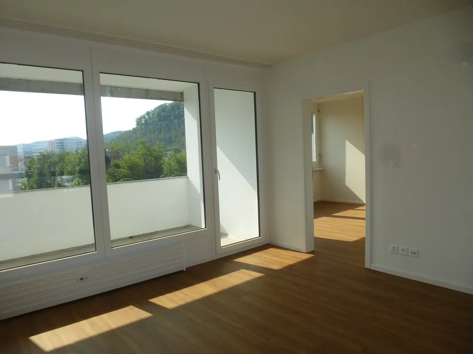 Bright spacious 3.5-room apartment with balcony – photo 8 of 11