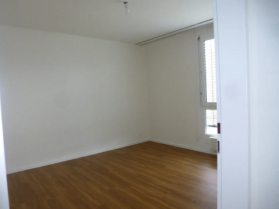 Bright spacious 3.5-room apartment with balcony – photo 9 of 11