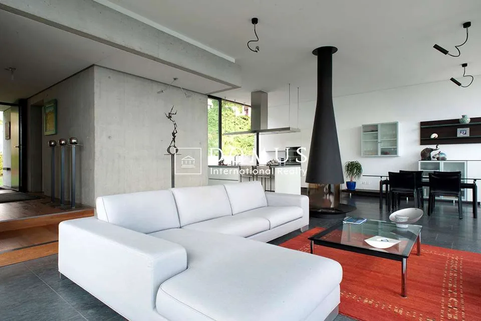 Villa mit Seeblick und Pool – Foto 6 von 12