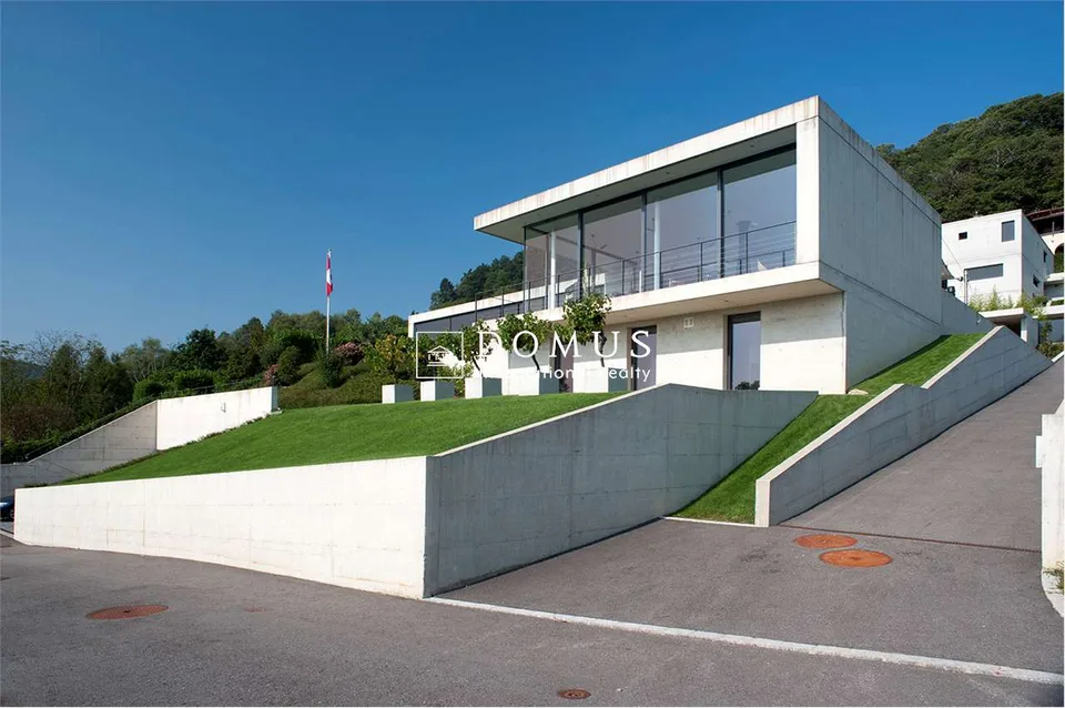 Villa mit Seeblick und Pool – Foto 11 von 12