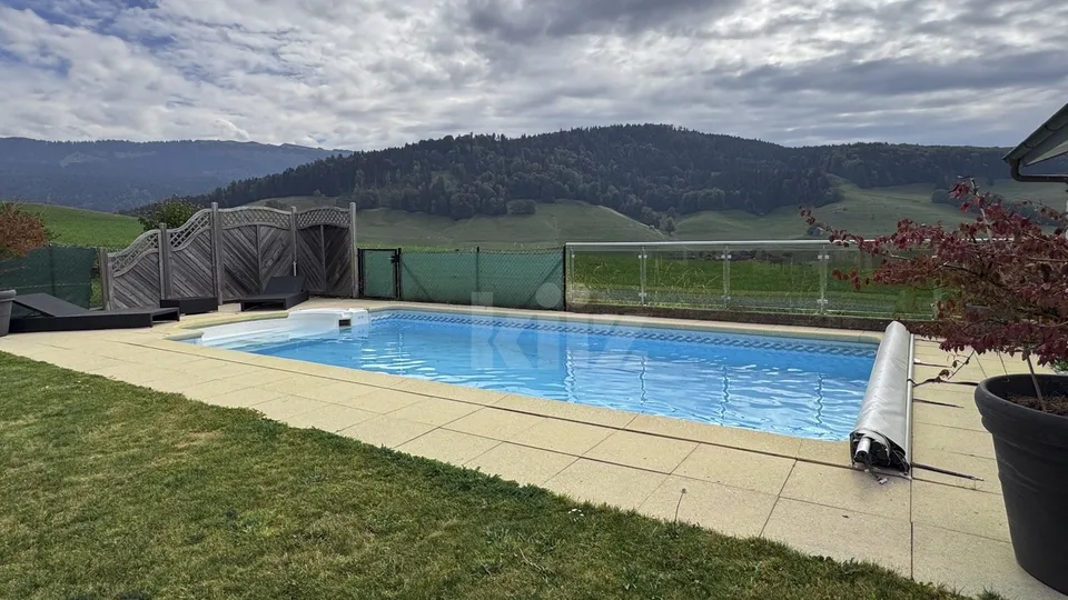 Charming semi-detached house with pool – photo 11 of 13