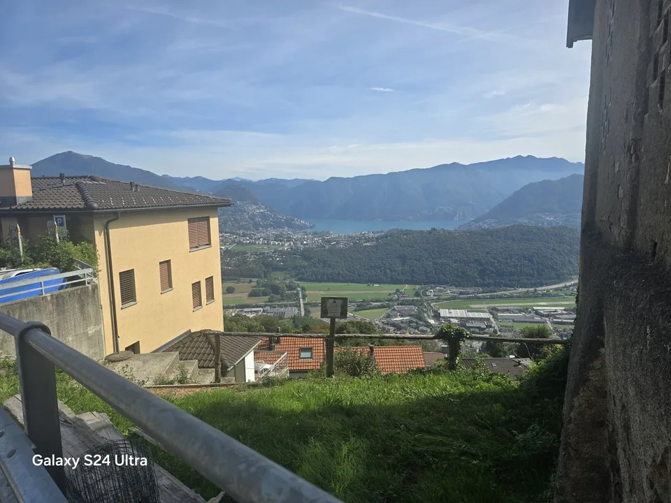Terrain constructible avec rustico et vue sur le lac à Cademario – photo 7 sur 9