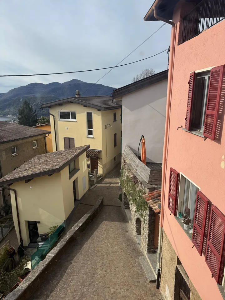 Haus mit 2 Wohnungen und 18 Räumen in Vernate – Foto 14 von 30