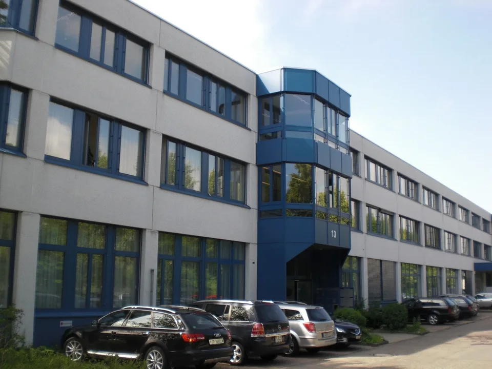 Vielseitige Gewerberäume mit Lager- und Verkaufsfläche in Baar – Foto 2 von 4