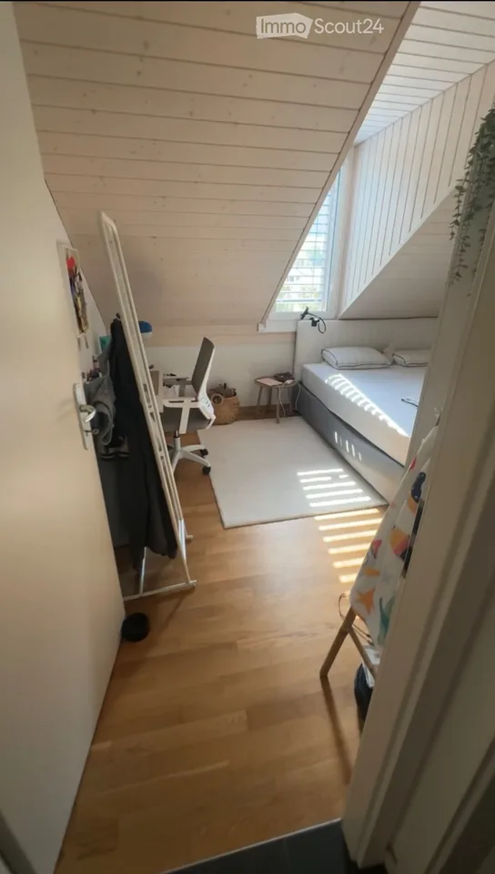 Chessel - Charmantes 2,5-Zimmer-Wohnung unter dem Dach – Foto 5 von 5