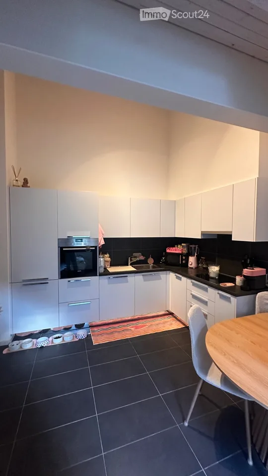 Chessel - Charmantes 2,5-Zimmer-Wohnung unter dem Dach – Foto 3 von 5