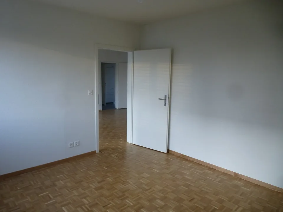 Bright spacious 3.5-room apartment with balcony – photo 6 of 10