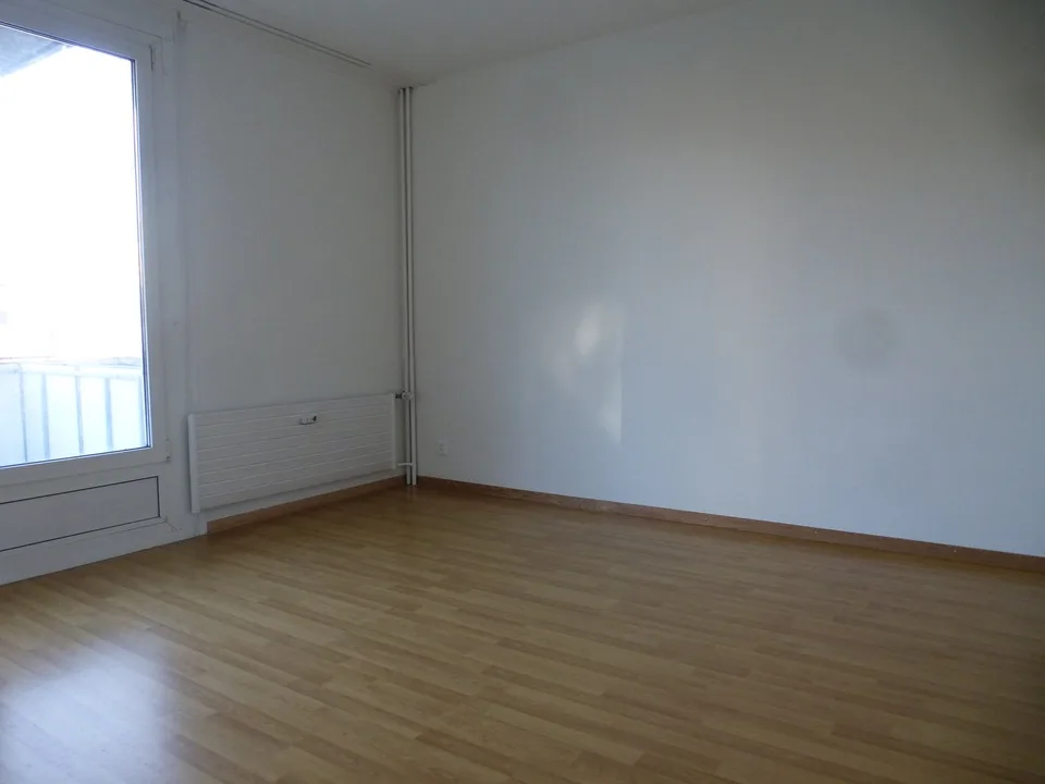 Bright spacious 3.5-room apartment with balcony – photo 8 of 10