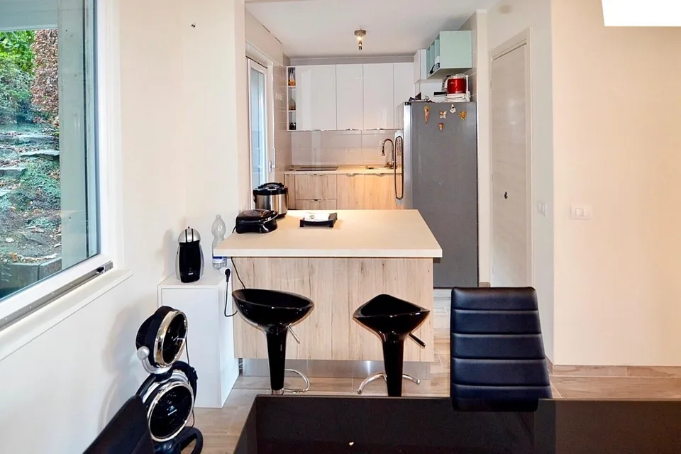 ÉLÉGANT APPARTEMENT 3.5 PIÈCES AVEC TERRASSE ET VUE SUR LE LAC À PARADISO – photo 4 sur 10