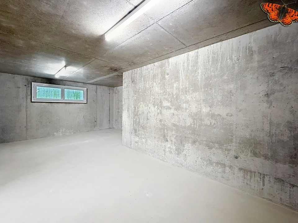 KAUTION - Elektrisch ausgestattet – Foto 2 von 5