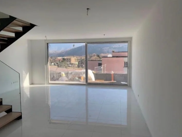 Villetta di 4,5 locali con giardino privato e terrazza sul tetto a Serocca d’Agno – foto 2 di 14
