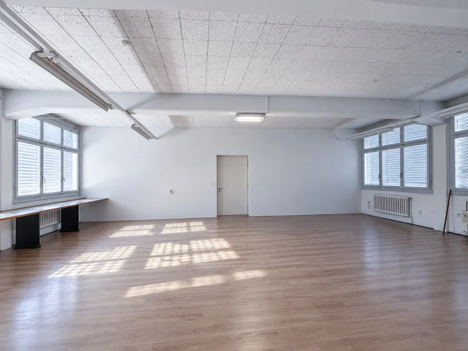 Atelier lumineux à louer – Rue de la Gurzelen 5, Bienne – Foto 3 von 5