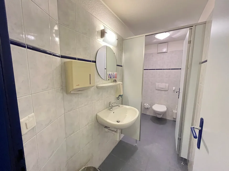 Espace commercial polyvalent avec cœur - dans un emplacement central à Tuggen – photo 7 sur 11
