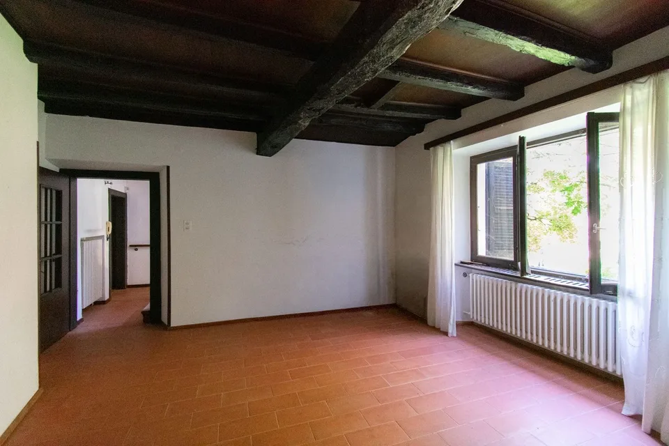 Tessiner Wohnsitz aus dem 16. Jahrhundert, umgeben von Grün – Foto 3 von 10