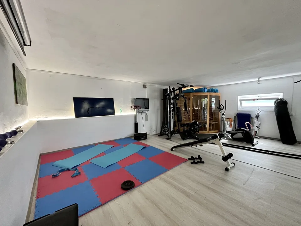 APPARTEMENT 2.5 PIÈCES LUMINEUX AVEC PISCINE ET GRAND JARDIN À BARBENGO – photo 7 sur 10