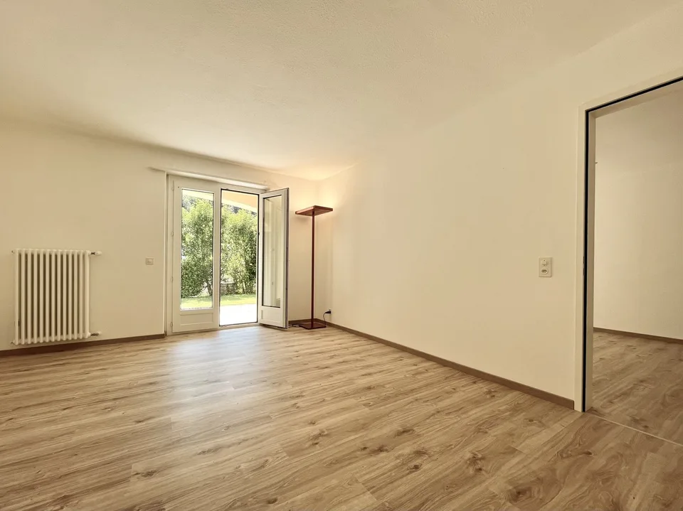 APPARTEMENT 2.5 PIÈCES LUMINEUX AVEC PISCINE ET GRAND JARDIN À BARBENGO – photo 6 sur 10