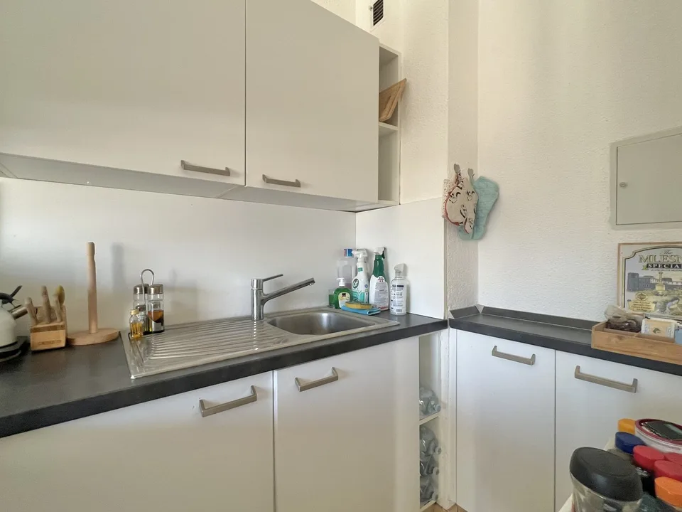AFFITTASI ELEGANTE 1.5 LOCALI CON VISTA APERTA A LUGANO – foto 5 di 6