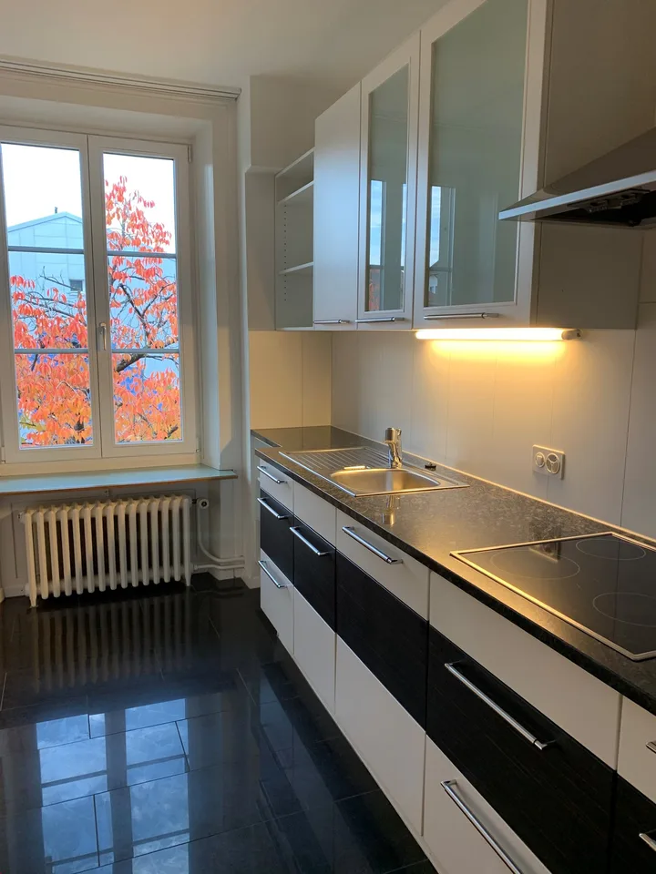 5-room apartment in the village center – photo 2 of 18