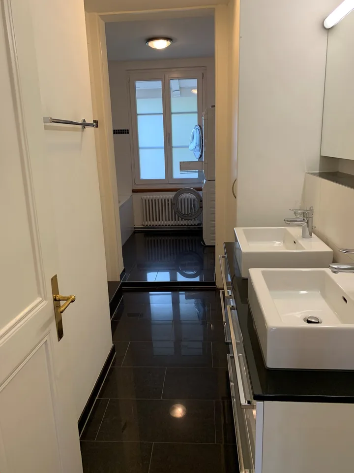 5-room apartment in the village center – photo 13 of 18