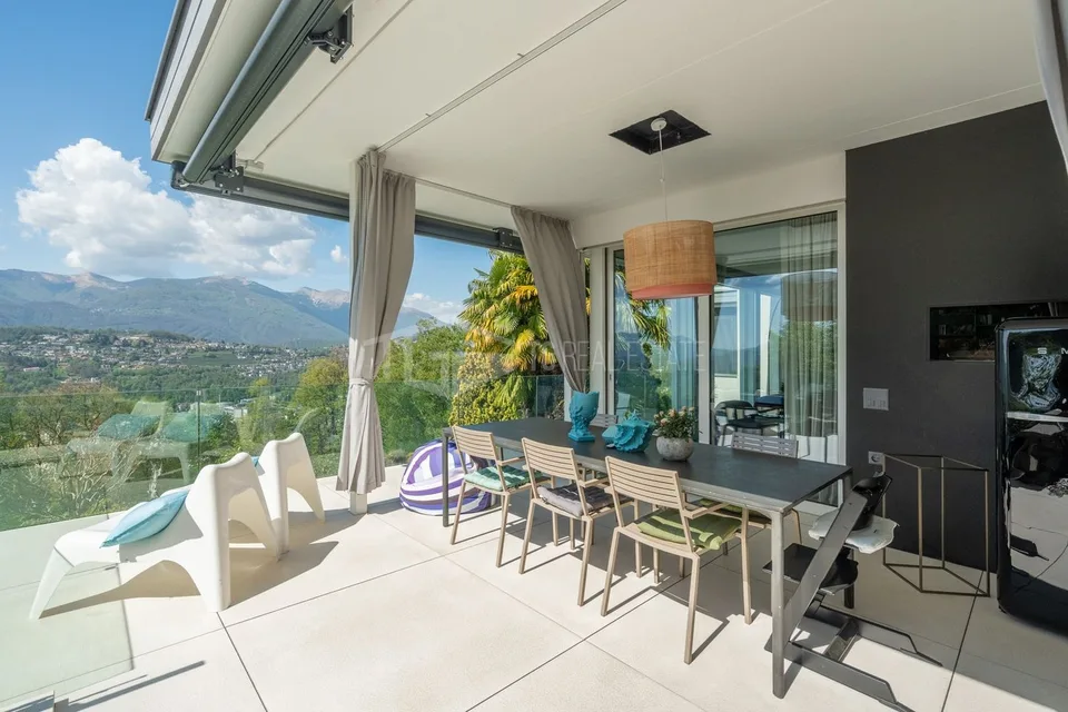 ZEITGENÖSSISCHE VILLA MIT POOL UND SEEBLICK – Foto 14 von 14