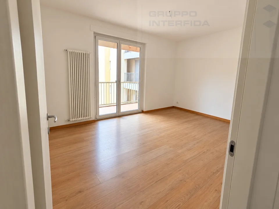 4,5 Zimmer mit Balkon in zentraler Lage – Foto 2 von 8