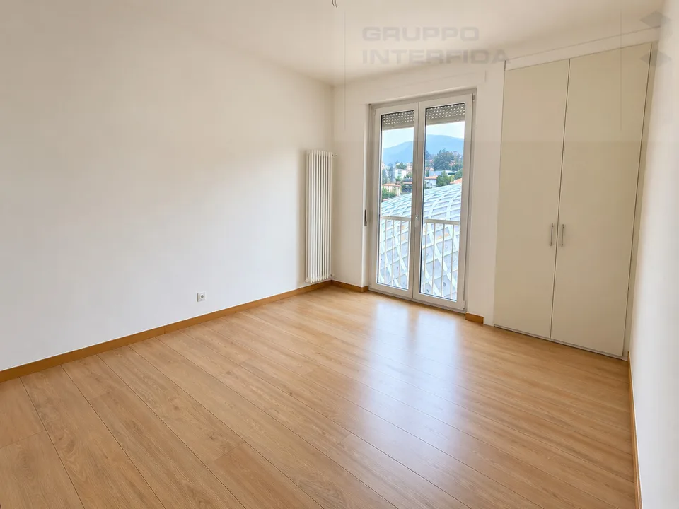 4,5 Zimmer mit Balkon in zentraler Lage – Foto 3 von 8