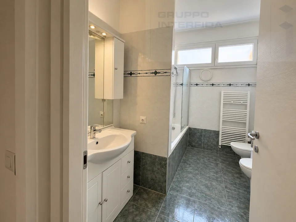 4,5 Zimmer mit Balkon in zentraler Lage – Foto 7 von 8