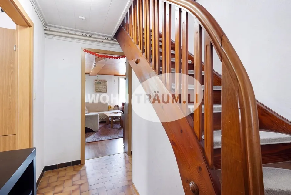 5-Zimmer Einfamilienhaus mit Landreserve in Welschenrohr – Foto 2 von 13