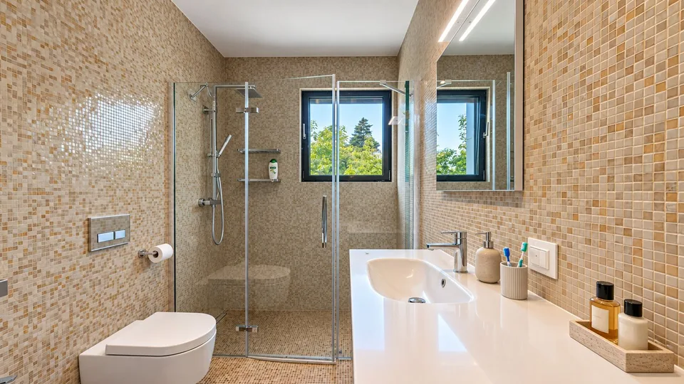 Appartement élégant et prestigieux avec jardin à Porza – photo 11 sur 26