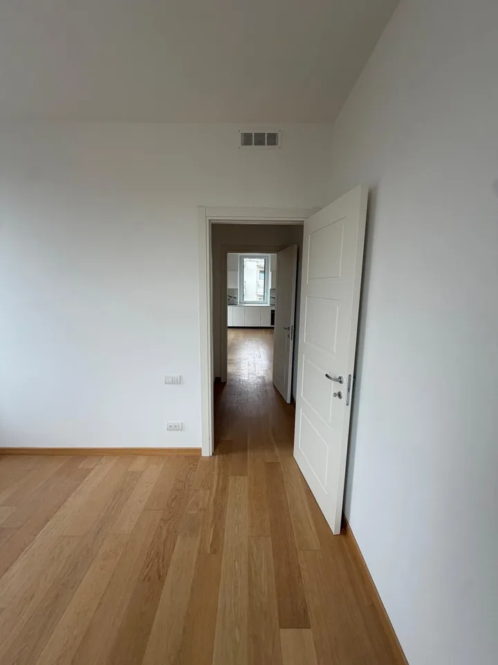 Magliaso – Elegant 3,5 Zimmerwohnung im Grünen mit Balkon und Parkplatz – Foto 8 von 15
