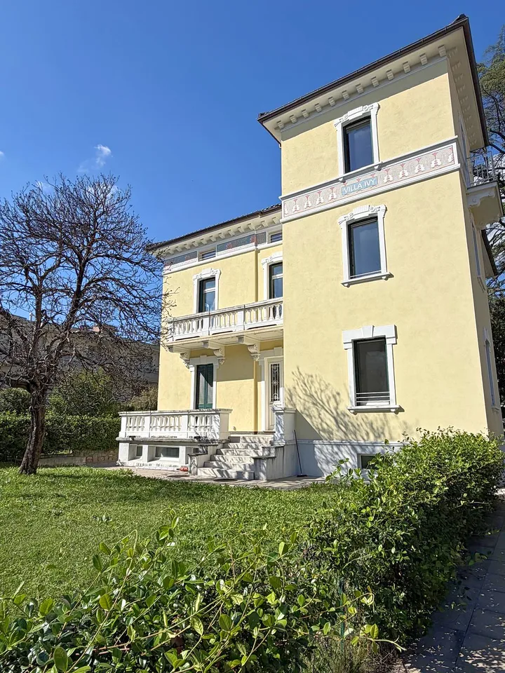 Magliaso – Elegant 3,5 Zimmerwohnung im Grünen mit Balkon und Parkplatz – Foto 2 von 15