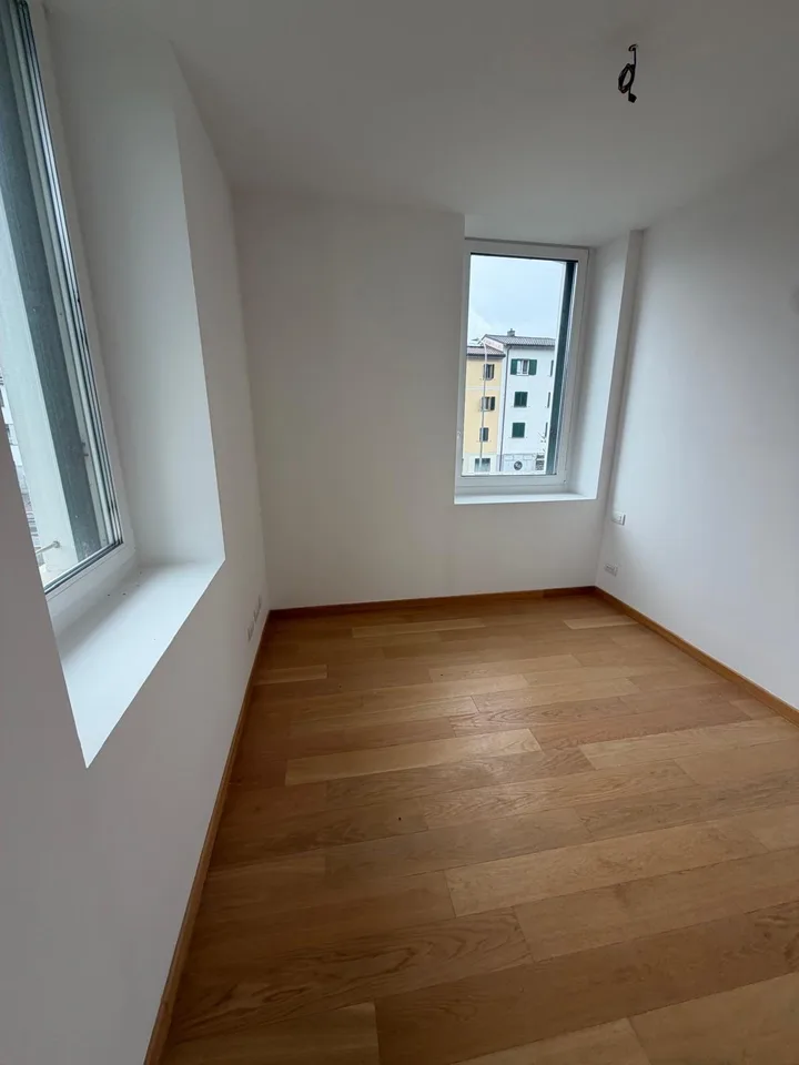 Magliaso – Elegant 3,5 Zimmerwohnung im Grünen mit Balkon und Parkplatz – Foto 3 von 15
