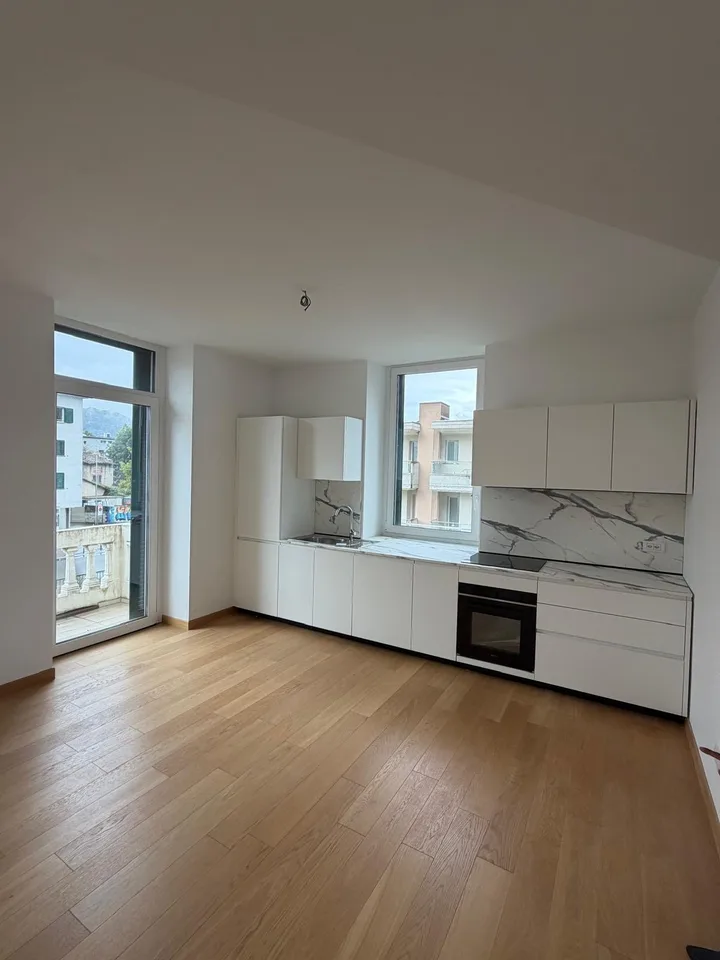 Magliaso – Elegant 3,5 Zimmerwohnung im Grünen mit Balkon und Parkplatz – Foto 13 von 15