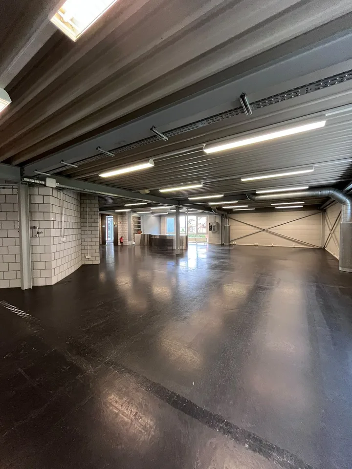 Grosszügiger Gewerberaum in der Industriezone Uetendorf – Foto 21 von 22