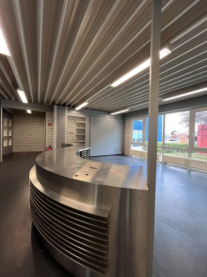 Grosszügiger Gewerberaum in der Industriezone Uetendorf – Foto 9 von 22
