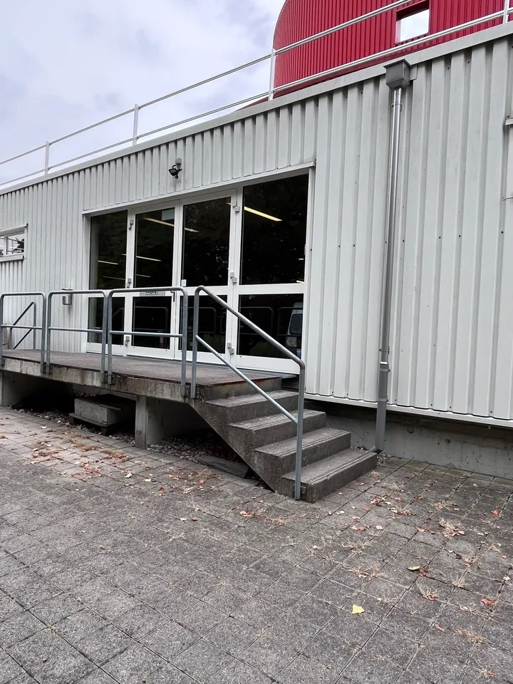 Grosszügiger Gewerberaum in der Industriezone Uetendorf – Foto 5 von 22