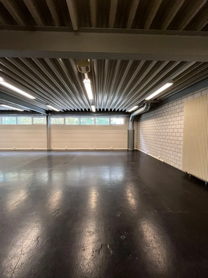 Grosszügiger Gewerberaum in der Industriezone Uetendorf – Foto 20 von 22