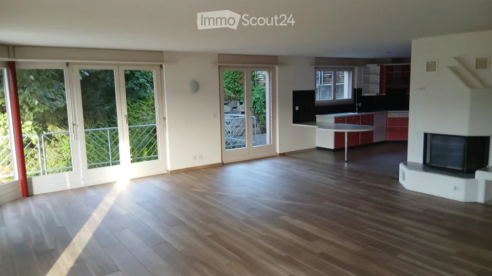 SOFORT - Grosse 4.5 Zi. Aussichtswohnung, ruhige Lage! – Foto 2 von 5